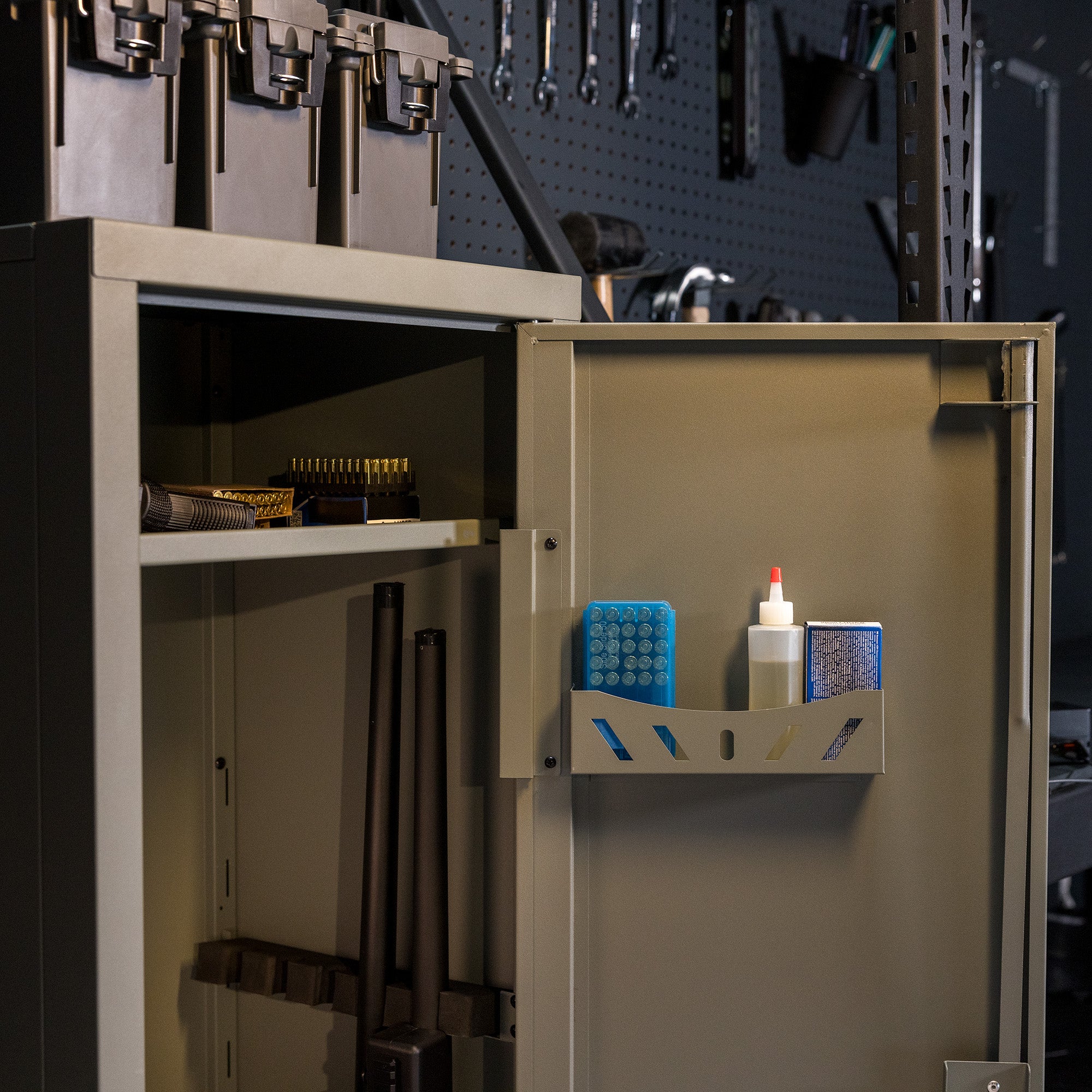 MAXSafes® Keyed 18 Gun KD Cabinet