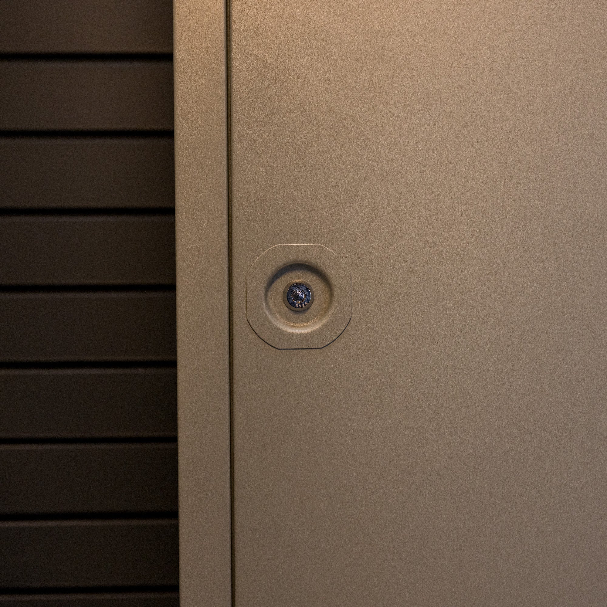 MAXSafes® Keyed 18 Gun KD Cabinet